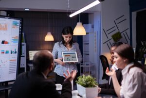 Reunião em uma agência de marketing digital